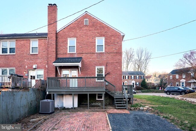 Foto del edificio - 51 Briarwood Rd