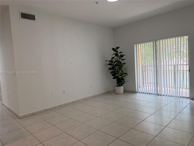 Foto del edificio - 7200 NW 114th Ave