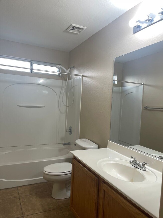 Foto del edificio - San Tan Valley, 4 bed, 3 bath, huge loft, 2300 sqft