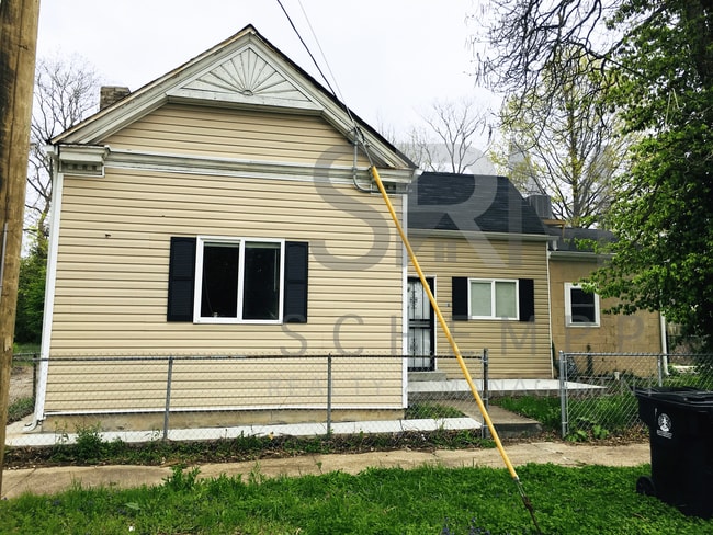 Renovated 2 bedroom in the Russell neighborhood! *Section 8 accepted* - Renovated 2 bedroom in the Russell neighborhood! *Section 8 accepted* House