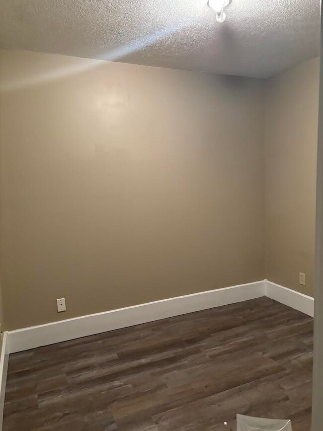 Building Photo - 115 W Main St