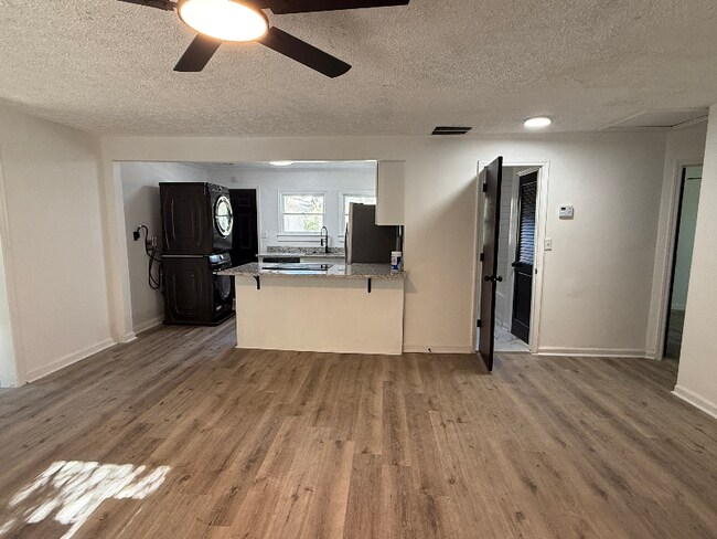 Foto del edificio - 2160 Dowdell Dr