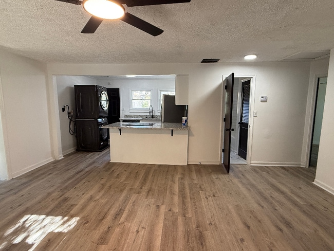 Photo - 2160 Dowdell Dr House