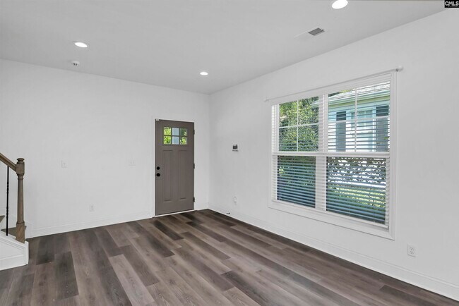 Foto del edificio - 2035 Rosewood Dr