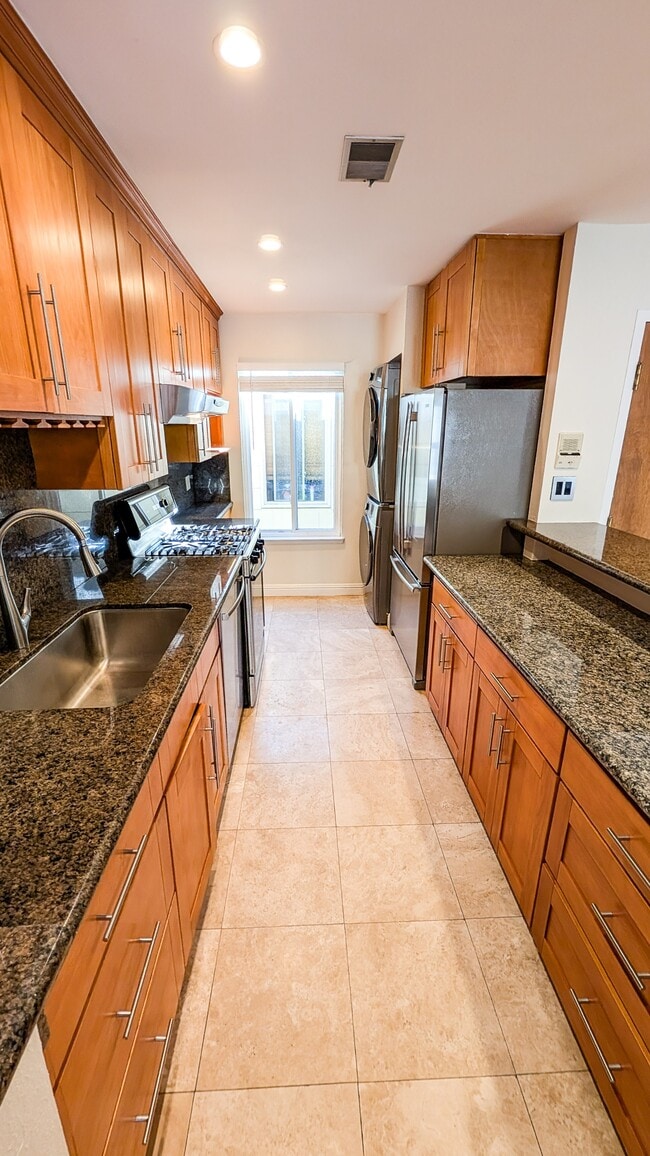 Building Photo - 3321 26th St