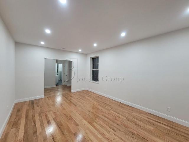 Foto del edificio - 1 bedroom in KEW GARDENS NY 11415