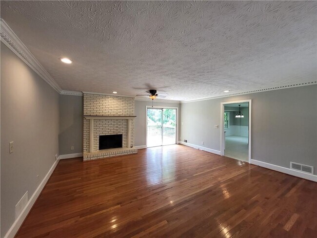Foto del edificio - 4548 Shallowford Rd