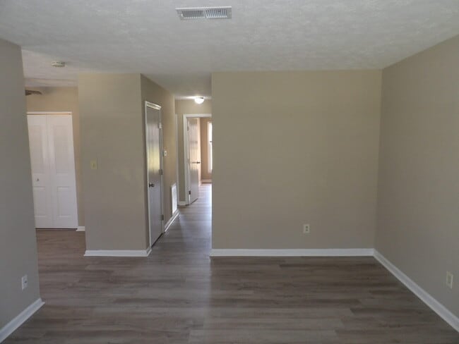 Building Photo - 115 Potomac Ct
