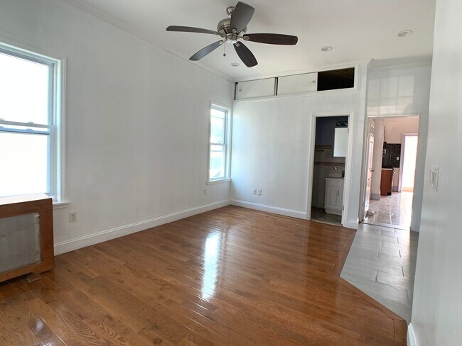 Foto del edificio - 1571 Hollywood Ave