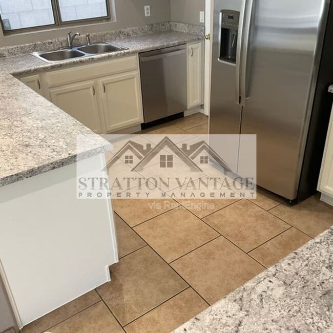 Building Photo - 10646 W Alvarado Rd