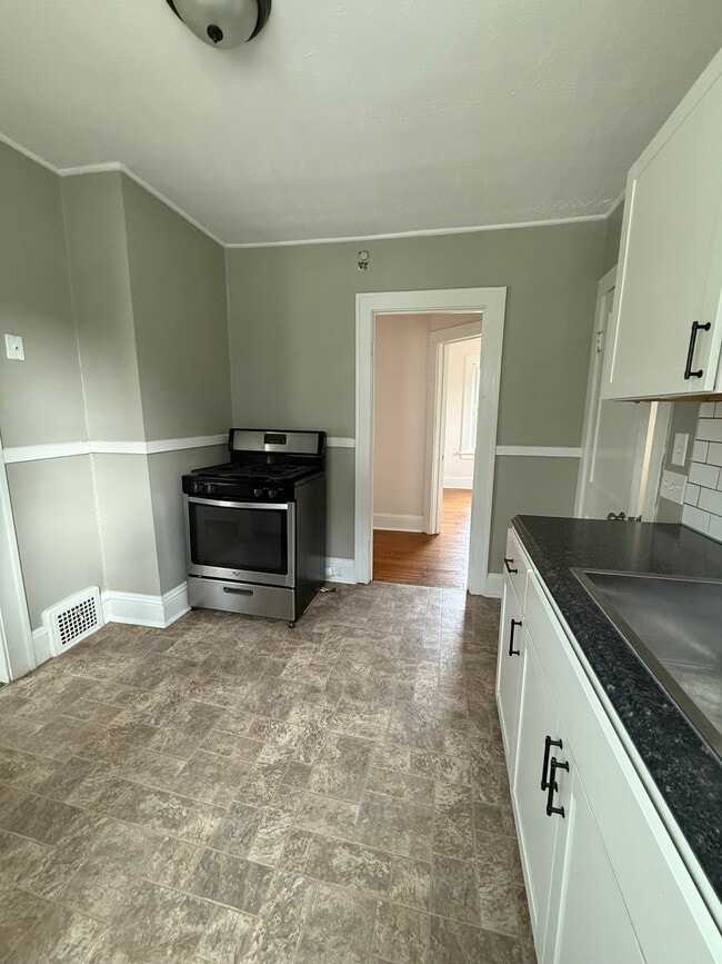 Kitchen - 2099 Waterbury Rd