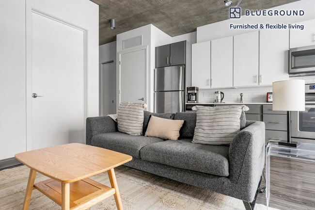 Foto del edificio - 215 W Lake St