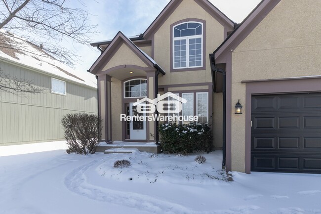 Building Photo - 5701 NE Hidden Meadow Dr