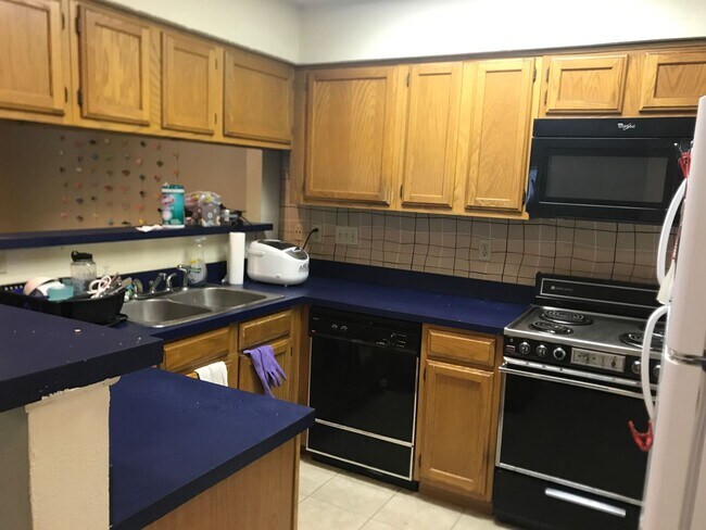 Foto del edificio - UT PRE LEASE: Huge 2/2 Lenox Condo Unit w/...