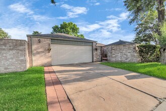 Building Photo - 16206 New Field Dr