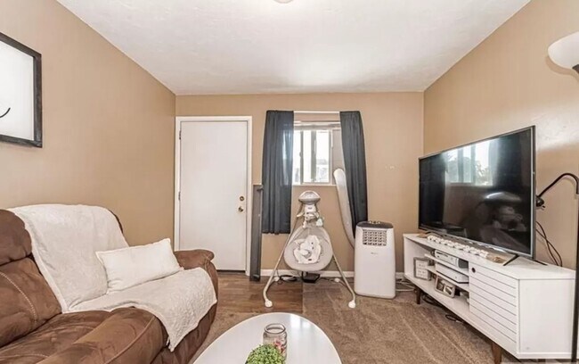 Foto del edificio - Super Cute 2 Bed/1 Bath Apartment on Main Street in Rexburg!