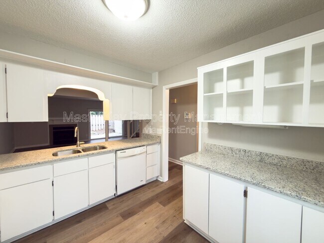 Foto del edificio - 5865 Branchwood Rd