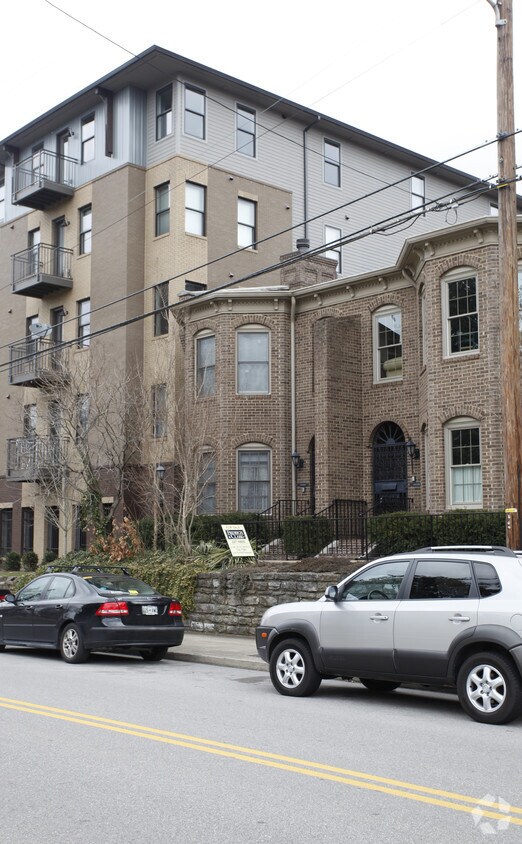 Foto del edificio - 1022 A & B 18th Ave S
