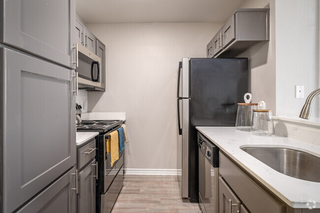 1BR, 1BA - 632SF - The Argyle