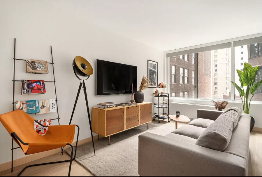 Primary Photo - 68 W 37th St