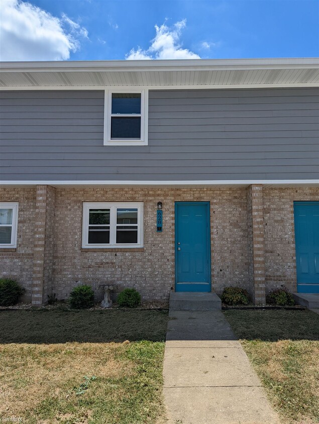 Primary Photo - 2 br, 1.5 bath Townhome - 630 East Bain St...