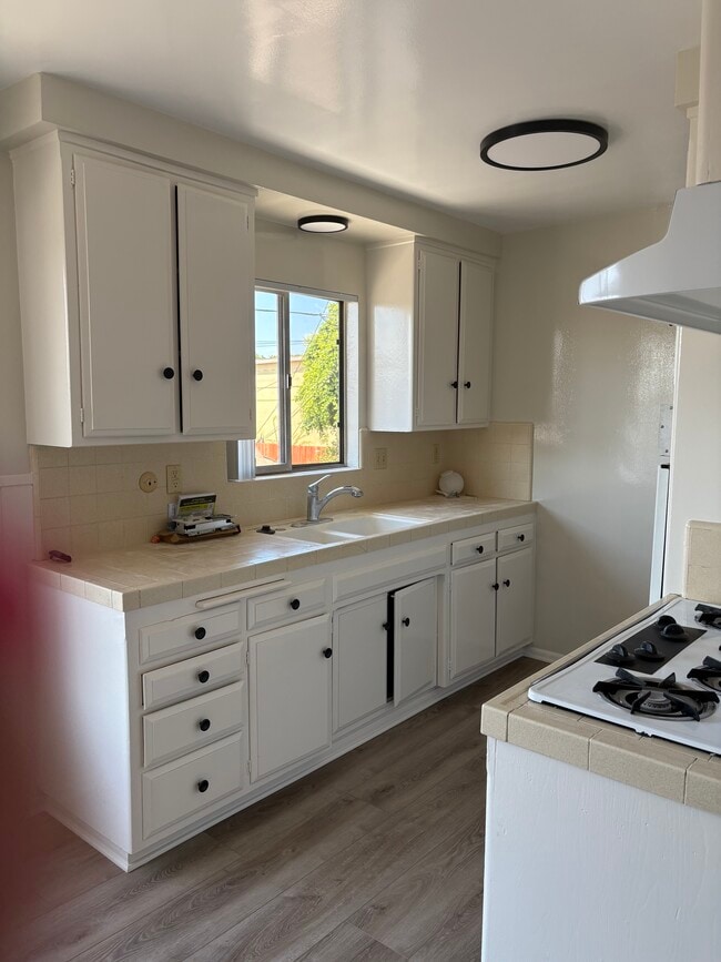 kitchen - 3430 W 170th St