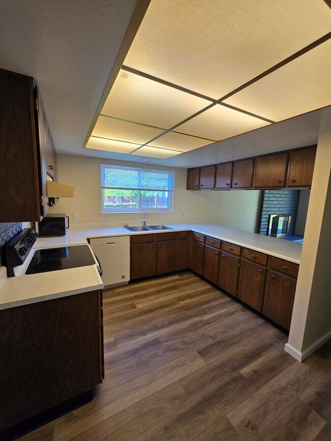 Foto del edificio - Single Story Donner Springs Home In Cul-de...