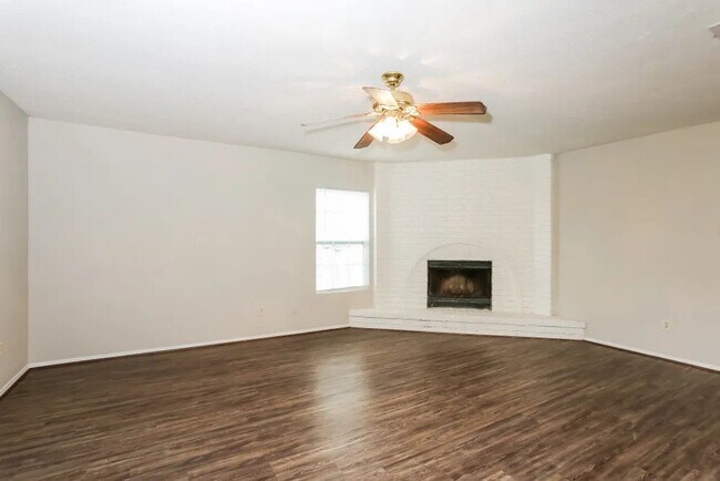 Foto del edificio - 6830 Kearney Dr