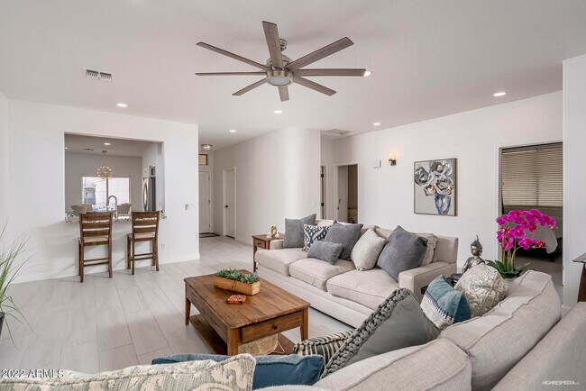 Foto del edificio - 1036 E Susan Ln
