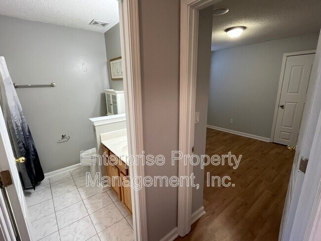 Foto del edificio - 1421 Radley Cove