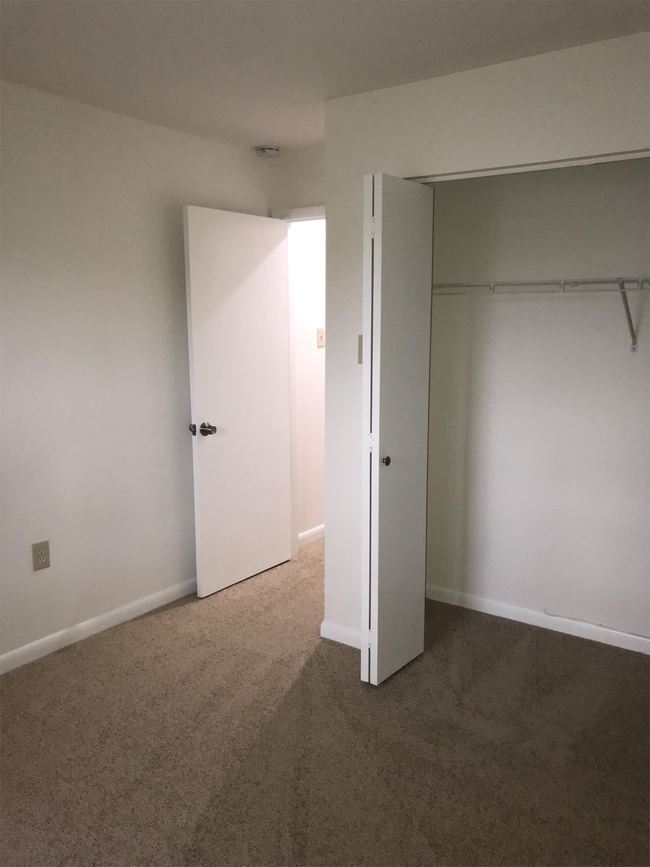 Building Photo - 8752 Grasmere Ct
