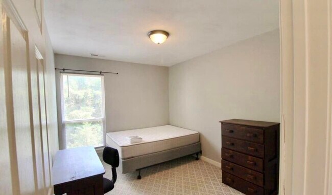 Foto del edificio - 1556 Devon Ln