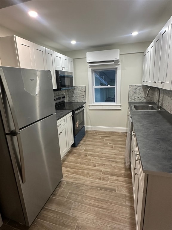 Building Photo - 122 2nd St