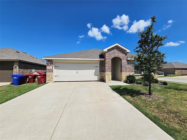 Foto principal - 900 Basswood Ln