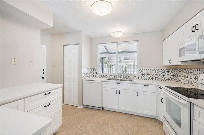 Building Photo - 1308 E Red Cedar Cir