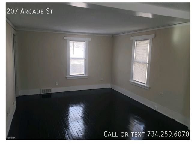 Building Photo - 207 Arcade St