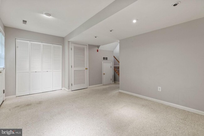Building Photo - 302 Fox Trail