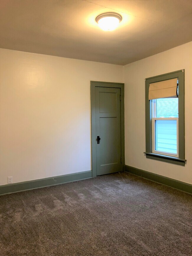 Bedroom - 1033 9th Ave