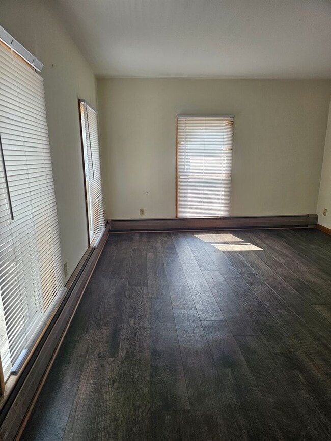 Building Photo - E. Court Street Duplex