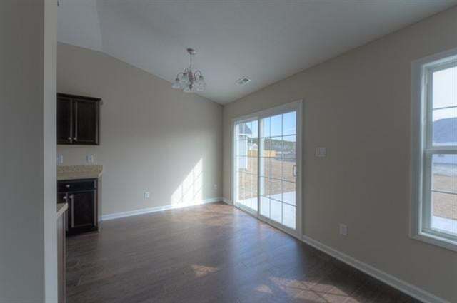 Building Photo - Spacious 3 Bedroom, 2 Bathroom Home - 292 ...