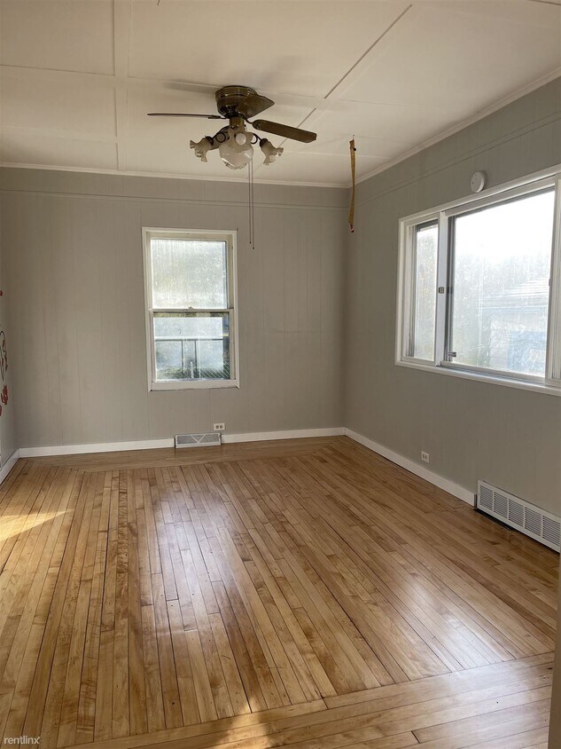 Building Photo - 3 br, 1.5 bath House - 1926 Durand St