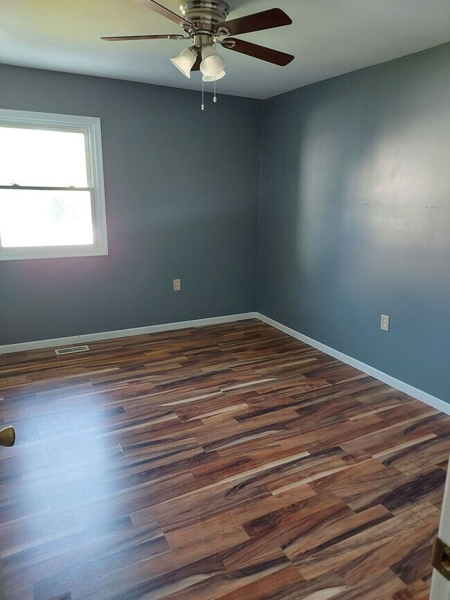 Building Photo - Very nice 3 bedroom Bethlehem Townhouse