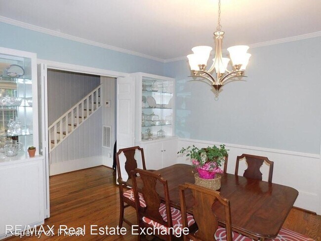 Building Photo - 3 br, 2.5 bath House - 207 E. 17th Street