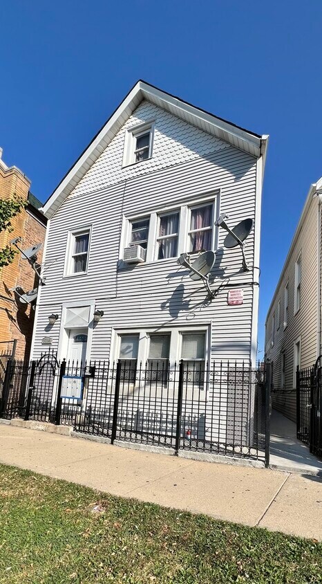 Foto principal - 5714 W Grand Ave