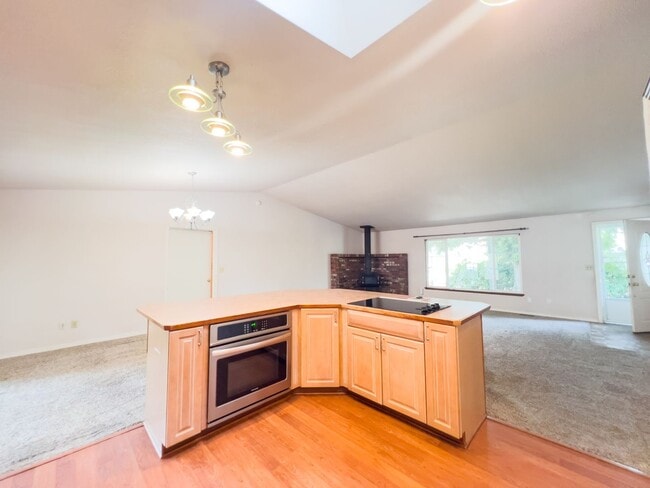 Building Photo - 3 bedroom rambler on corner lot