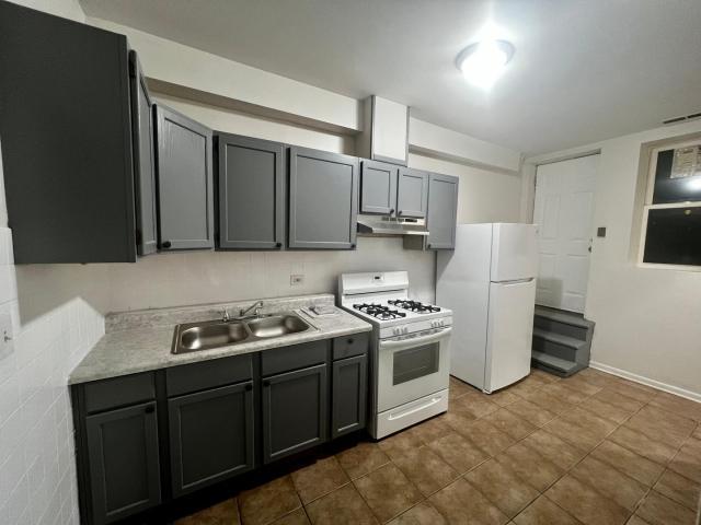 Building Photo - 3 bedroom in Chicago IL 60651