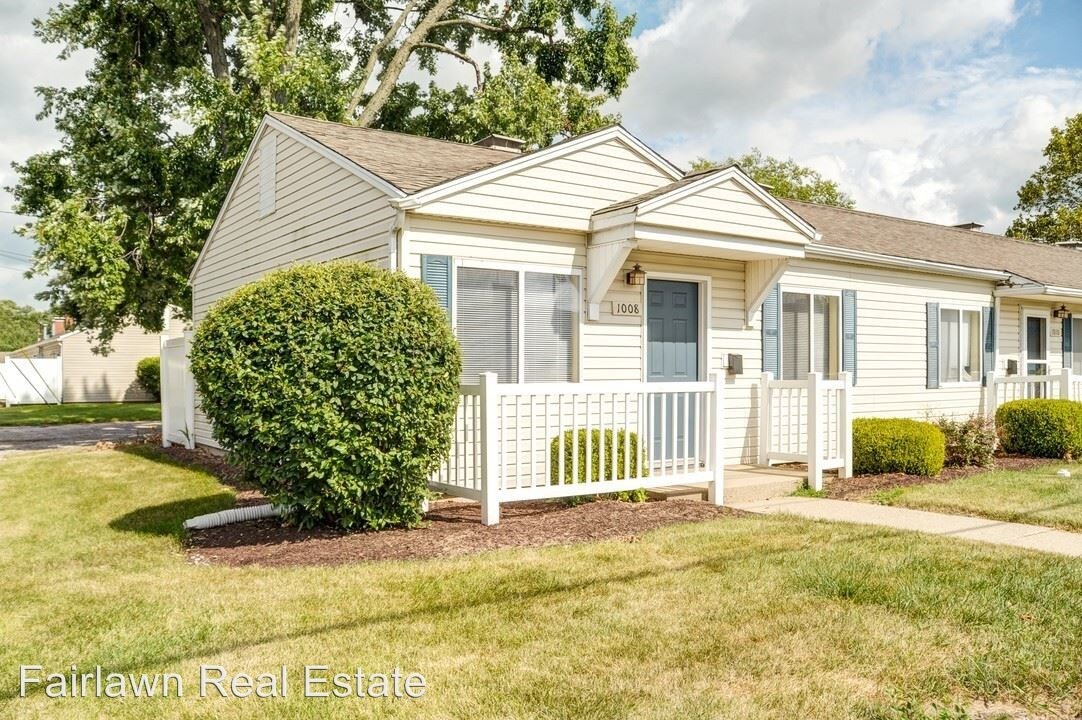 Primary Photo - 302 E Fairlawn Dr