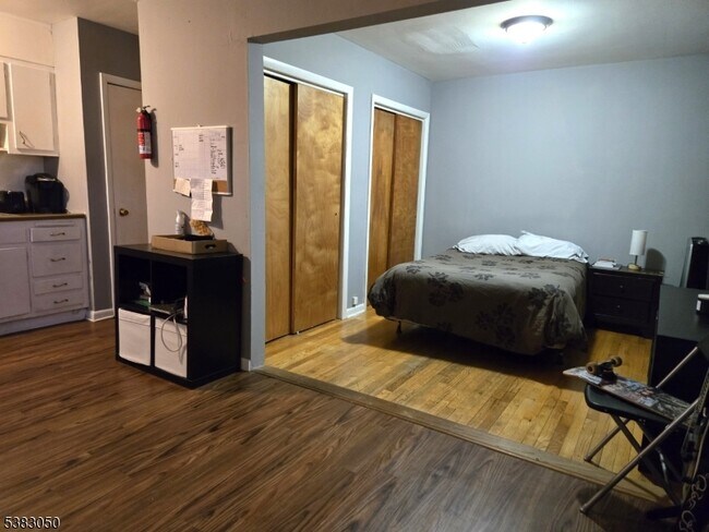 Foto del edificio - 526 Valley Brook Ave