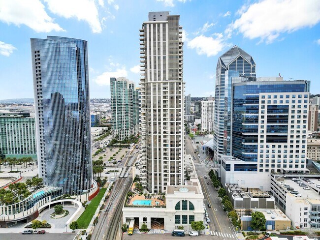 Foto del edificio - 700 W E St