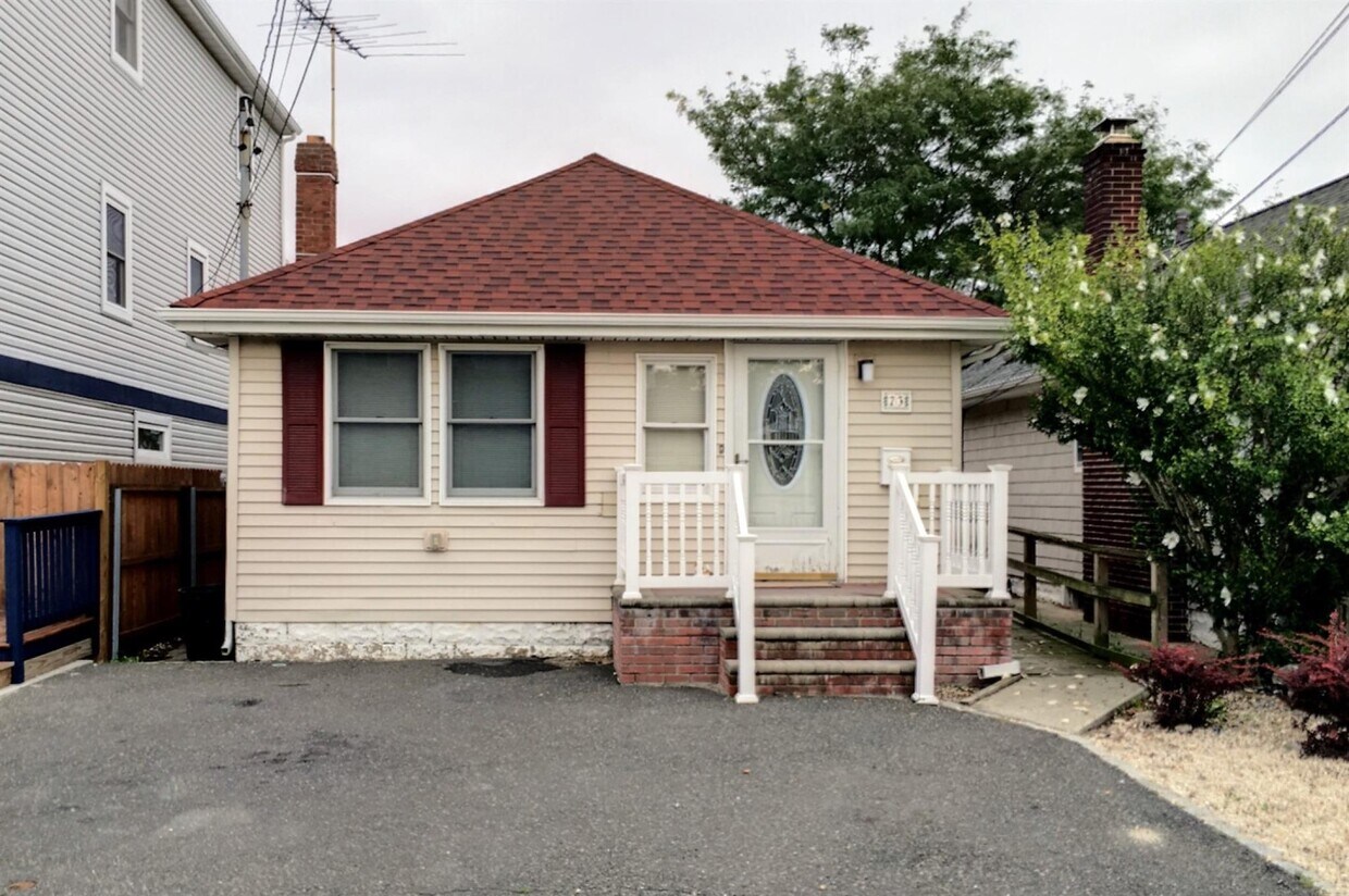 Primary Photo - 73 West Blvd